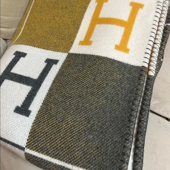 Brand new hermes Avalon blanket - Picture 7 of 8